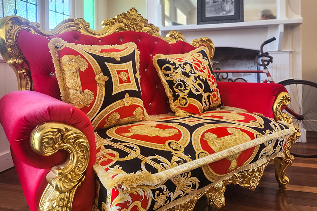 Where to eat in Maryborough Qld - plush lounge at the Customs House Hotel
