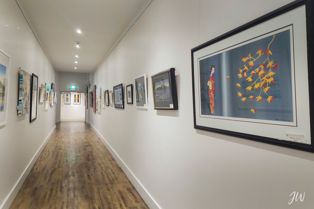 Oaks Hervey Bay staycation: Local art the walls.
