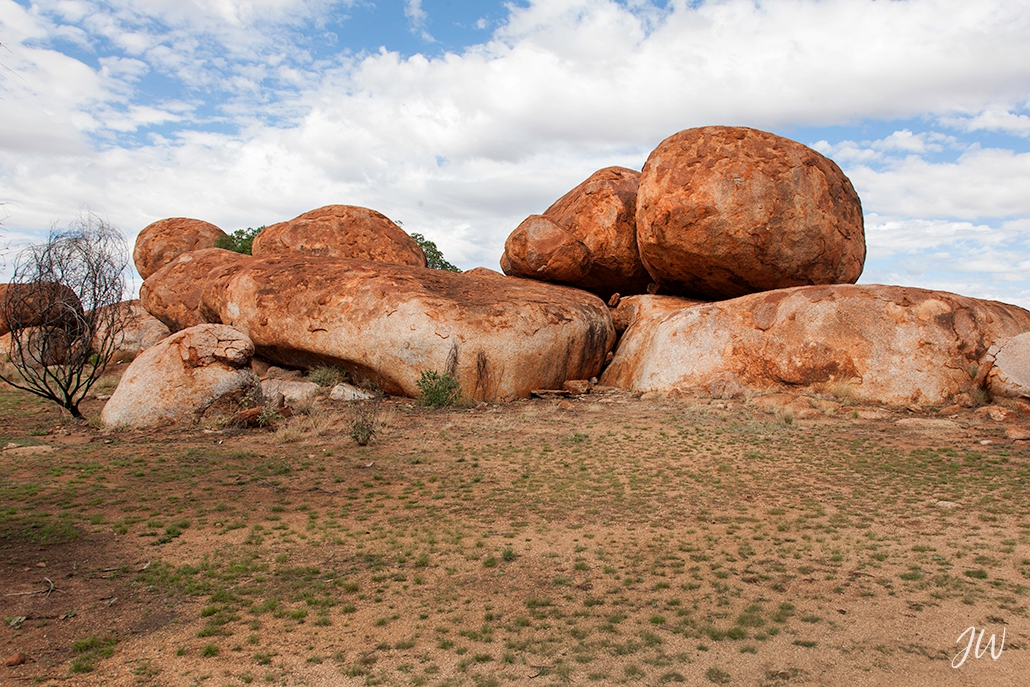 slow travel essentials Australia - Karlu Karlu (Devils Marbles) rock formations in the Northern Territory