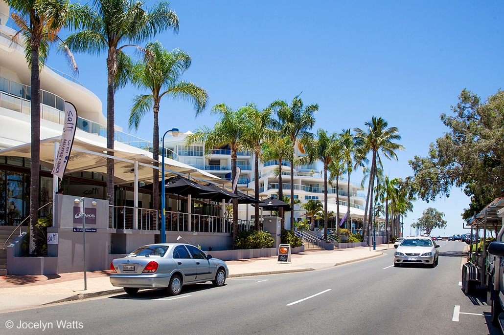 Palm-lined Hervey Bay esplanade with cafes and Oaks resort accommodation